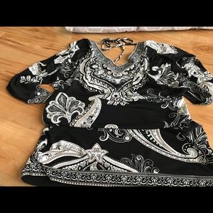 Black and white tunic shirt